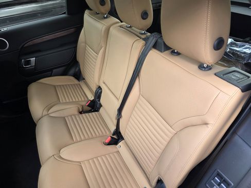 Used 2026 Land Rover Discovery Dynamic SE AWD/4WD image 14