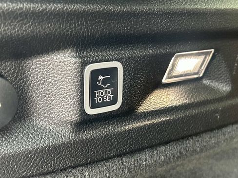 Used 2023 Jeep Grand Cherokee L Summit AWD/4WD image 13