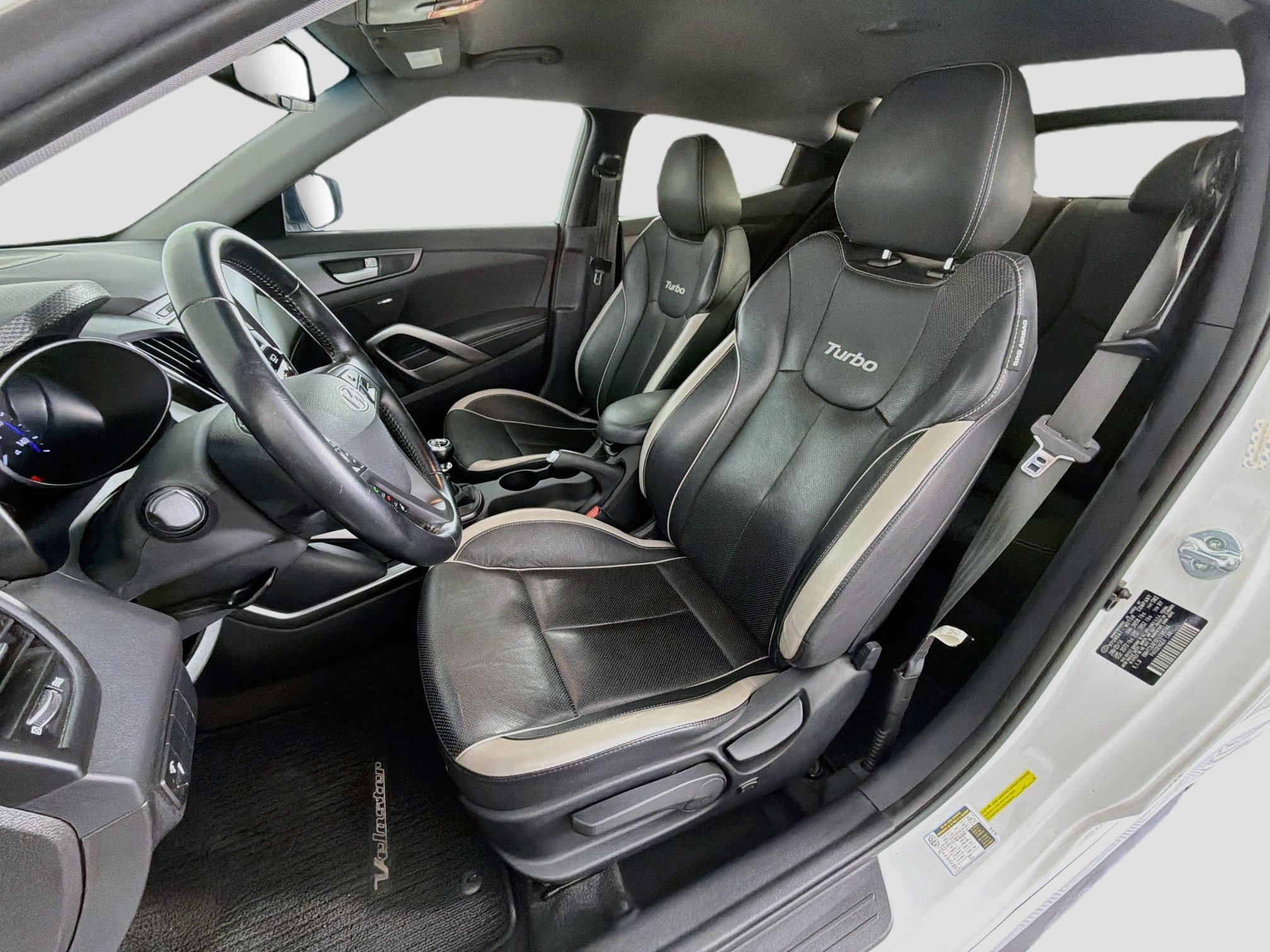Used 2014 Hyundai Veloster Turbo FWD image 13