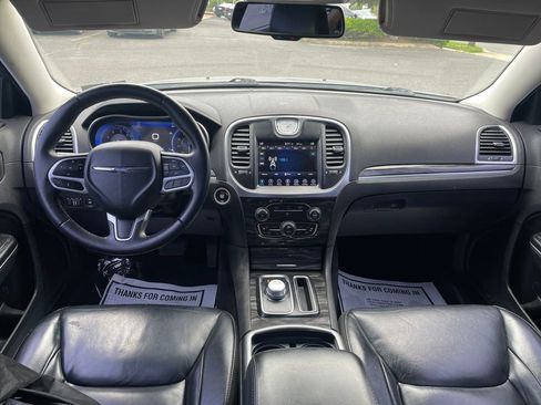 Used 2017 Chrysler 300 Limited RWD image 17