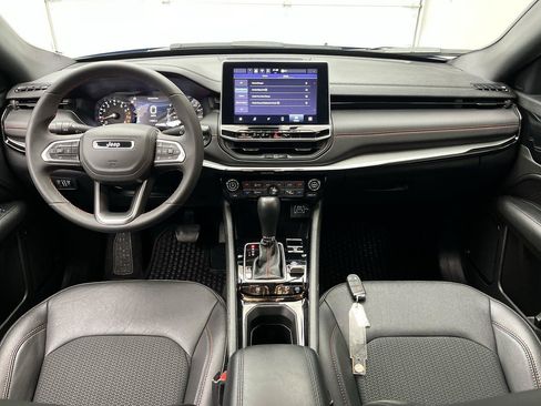 Used 2025 Jeep Compass Trailhawk AWD/4WD image 4