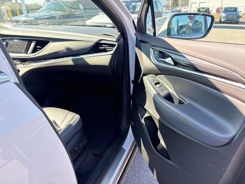 Used 2024 Buick Enclave Premium image 26