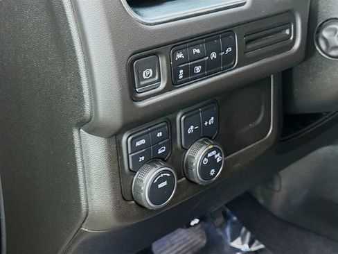 Used 2022 Chevrolet Suburban RST w/ Luxury Package image 10