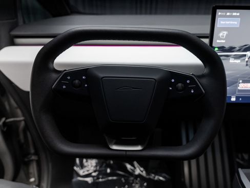 Used 2024 Tesla Cybertruck AWD Crew Cab image 32