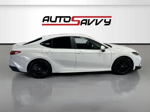 Used 2025 Toyota Camry SE FWD image 8