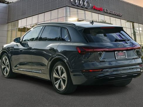 Used 2024 Audi Q8 e-tron Premium Plus AWD/4WD image 2