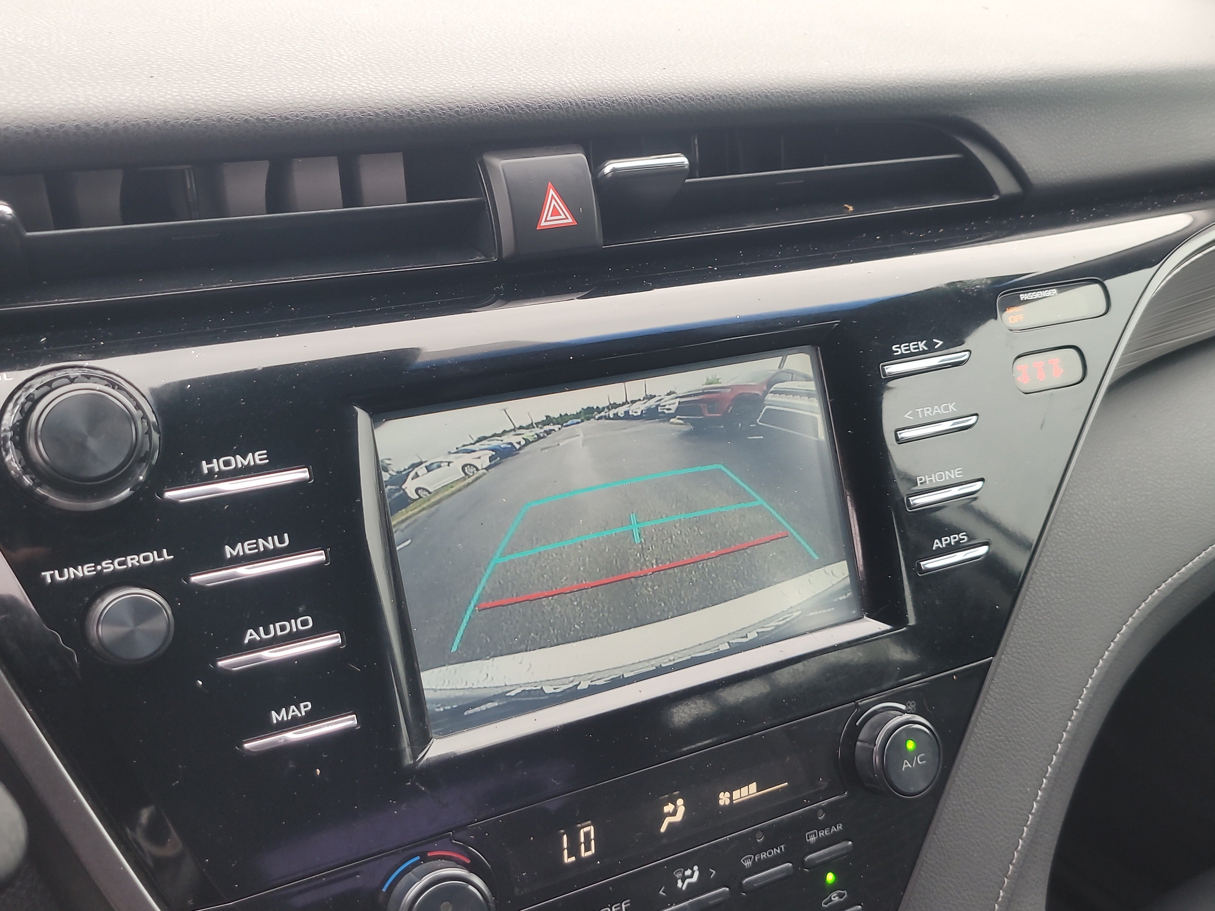 Used 2019 Toyota Camry SE FWD image 21