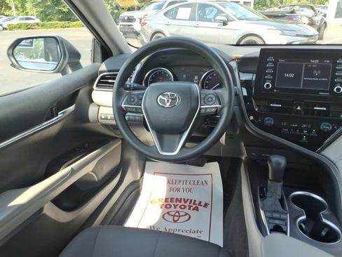 Used 2022 Toyota Camry LE AWD/4WD image 11