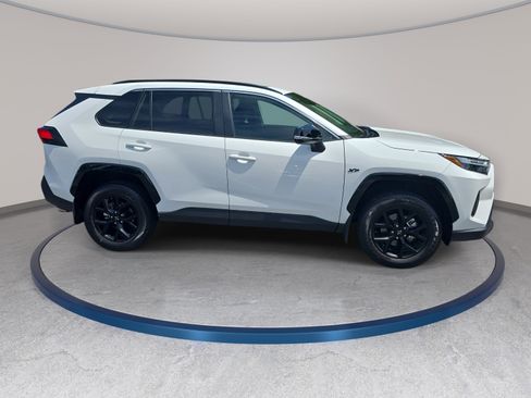 Used 2025 Toyota RAV4 XLE FWD image 4