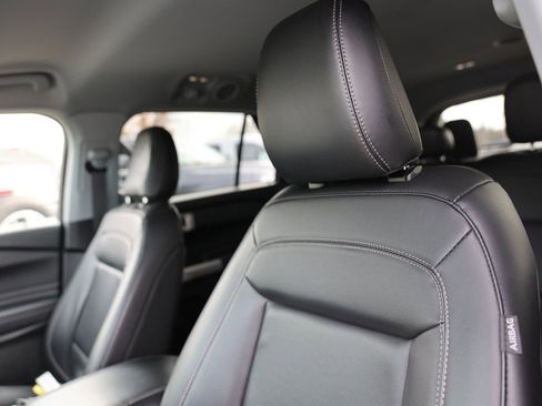 Used 2022 Ford Explorer XLT w/ Equipment Group 202A image 21