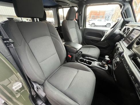 Used 2023 Jeep Wrangler Unlimited w/ Cold Weather Group image 19