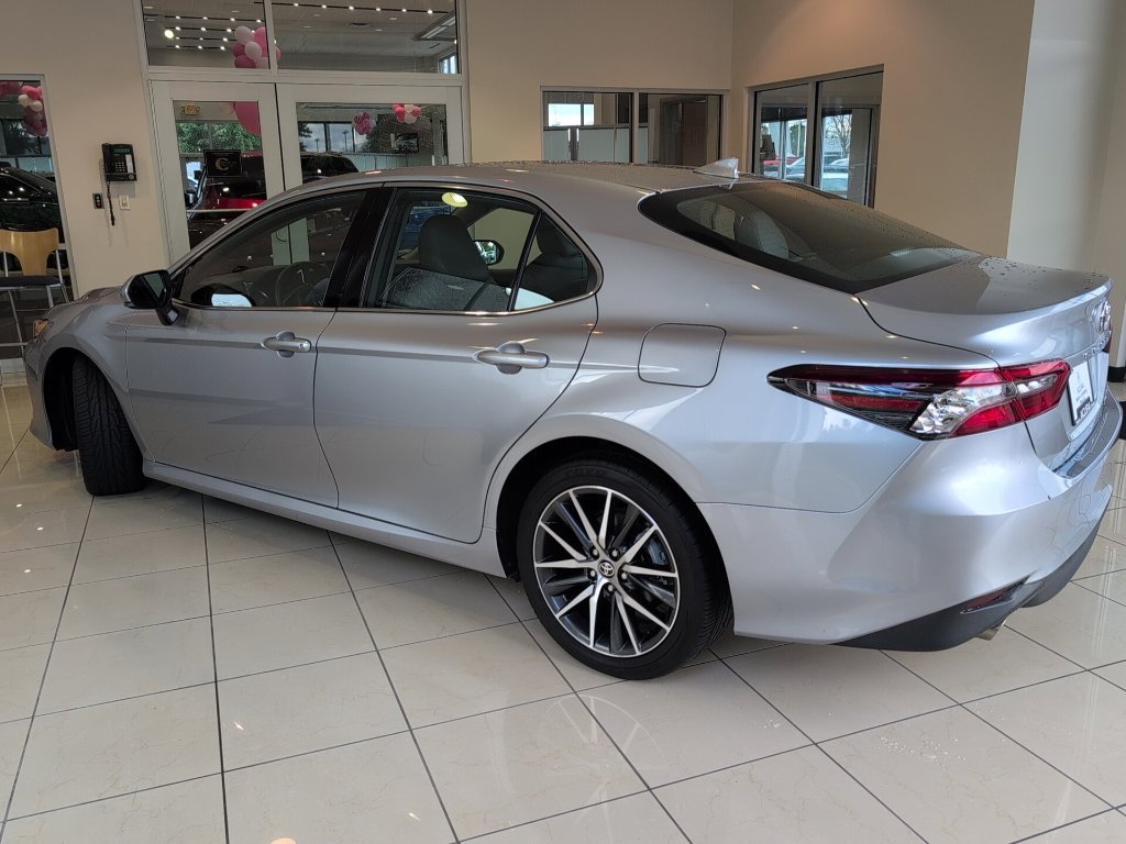Used 2023 Toyota Camry XLE FWD image 3