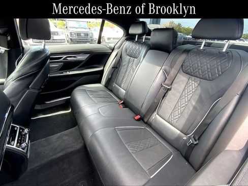 Used 2021 BMW 750i xDrive w/ M Sport Package AWD/4WD image 20