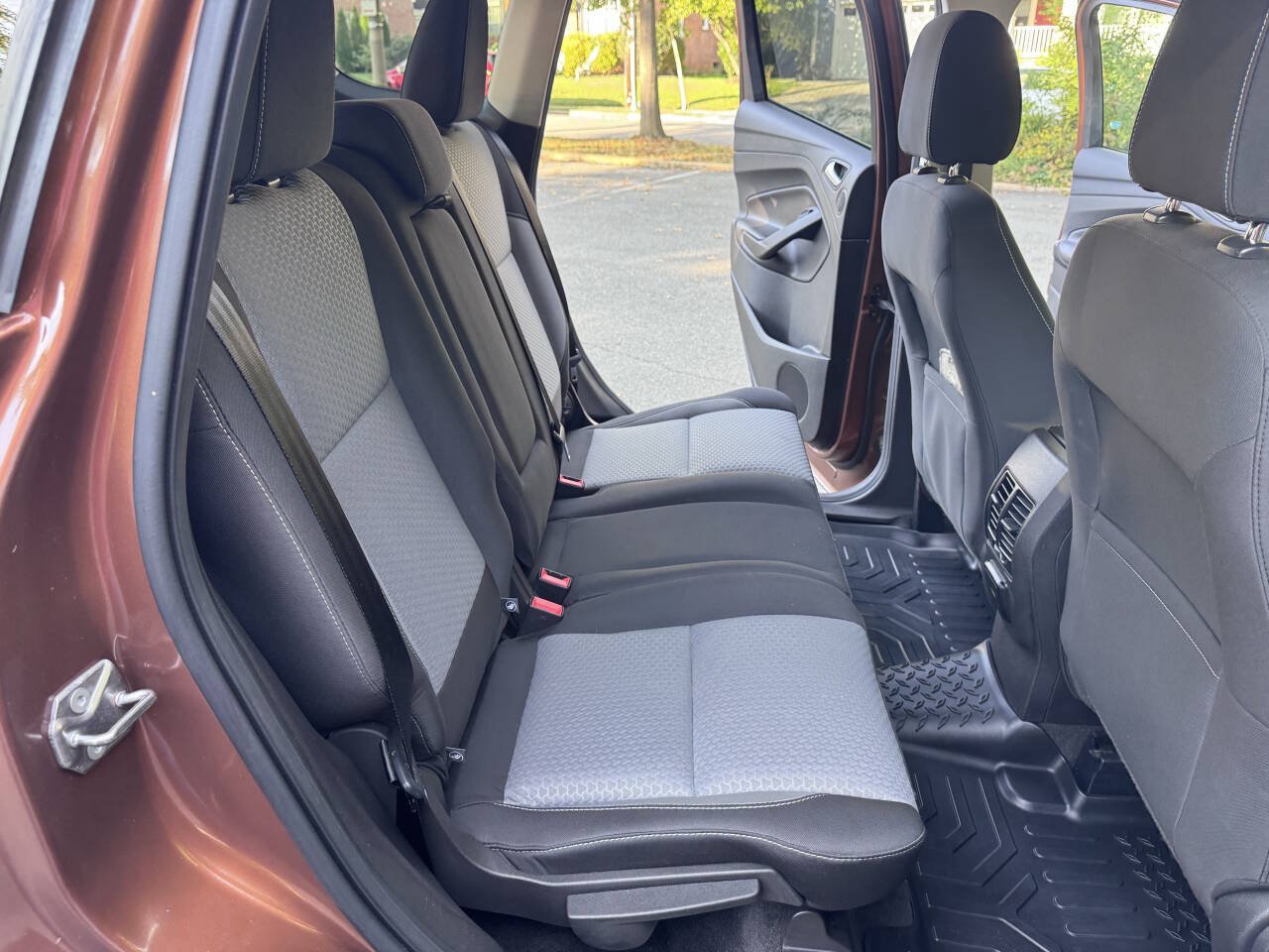 Used 2017 Ford Escape SE w/ Equipment Group 201A AWD/4WD image 18