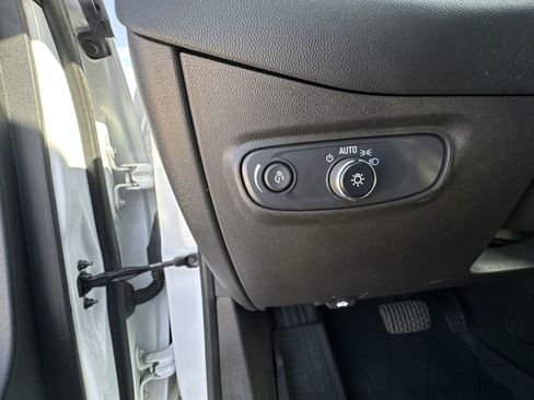 Used 2022 Chevrolet Equinox RS w/ LPO, Floor Liner Package image 17