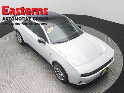 Used 2024 Dodge Charger Daytona Scat Pack w/ Plus Group AWD/4WD image 3