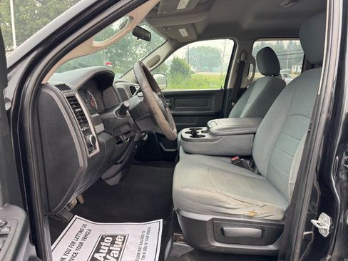 Used 2018 RAM 1500 ST w/ SXT Appearance Group AWD/4WD image 15