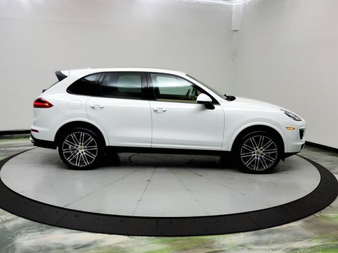 Used 2017 Porsche Cayenne Platinum Edition w/ Premium Package (PJV) AWD/4WD image 4