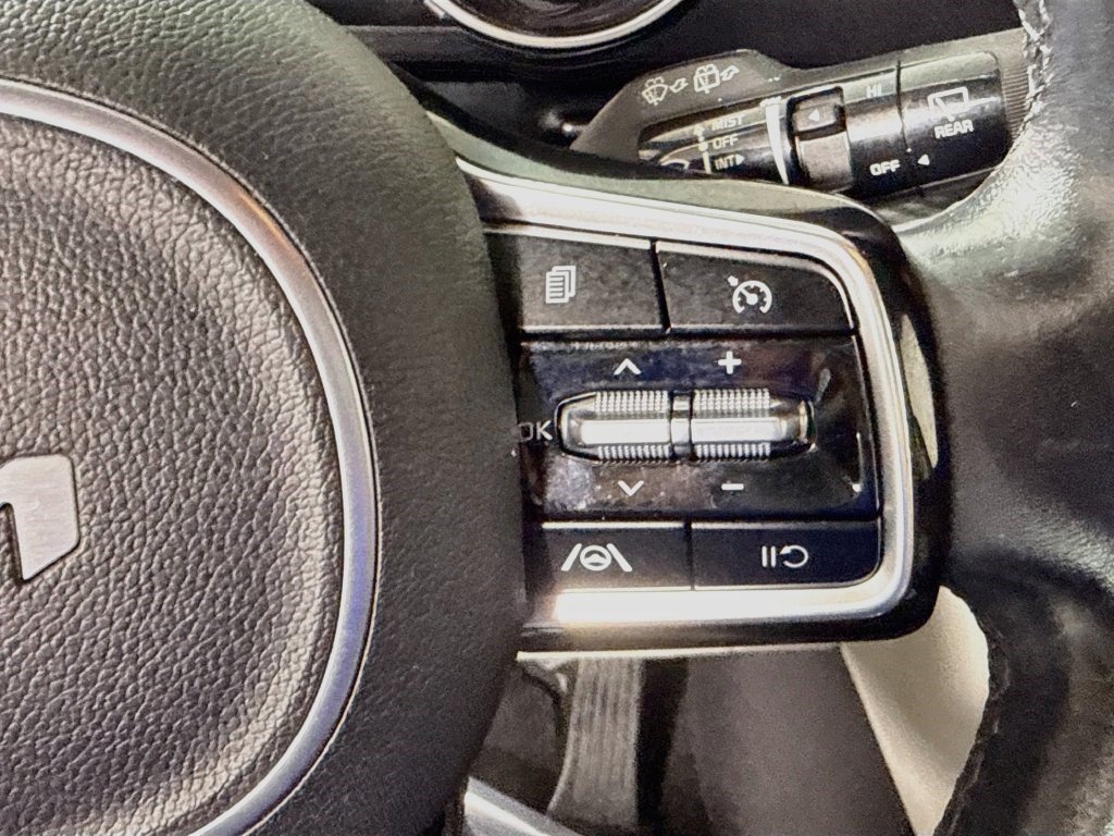 Used 2023 Kia Carnival LX FWD image 14