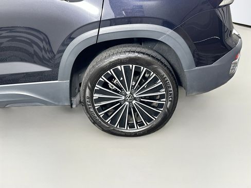 Used 2025 Volkswagen Taos SE image 11