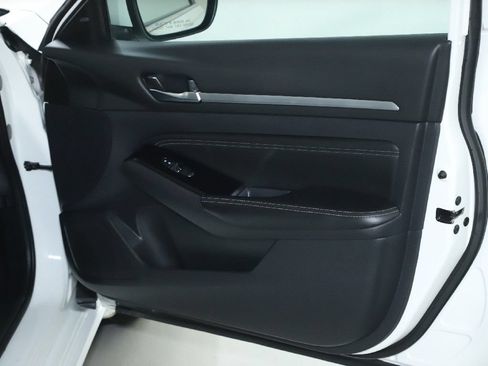 Certified 2023 Nissan Altima 2.5 SV w/ SV Premium Package AWD/4WD image 36