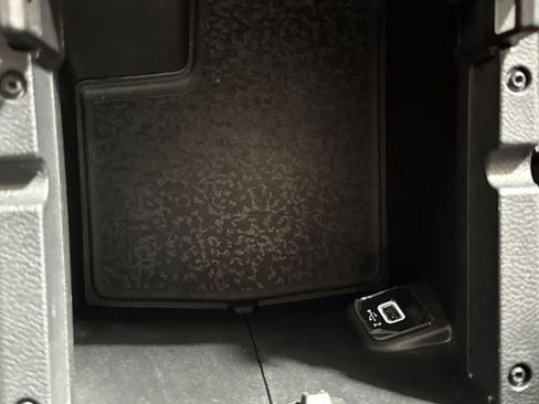 Used 2021 Jeep Gladiator Willys image 24