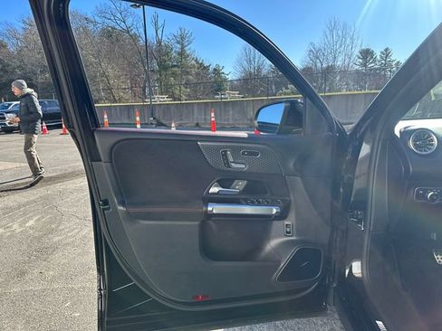 Used 2025 Mercedes-Benz GLB 35 AMG 4MATIC image 26