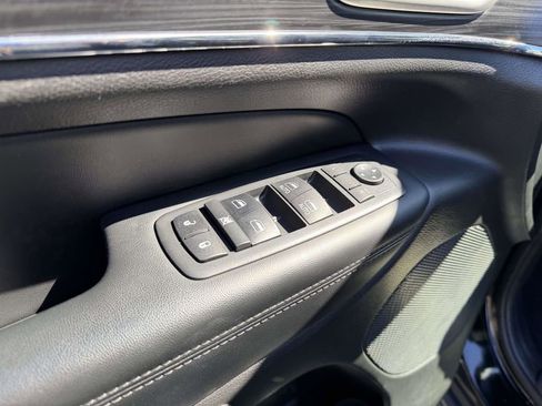 Used 2019 Jeep Grand Cherokee Limited image 25