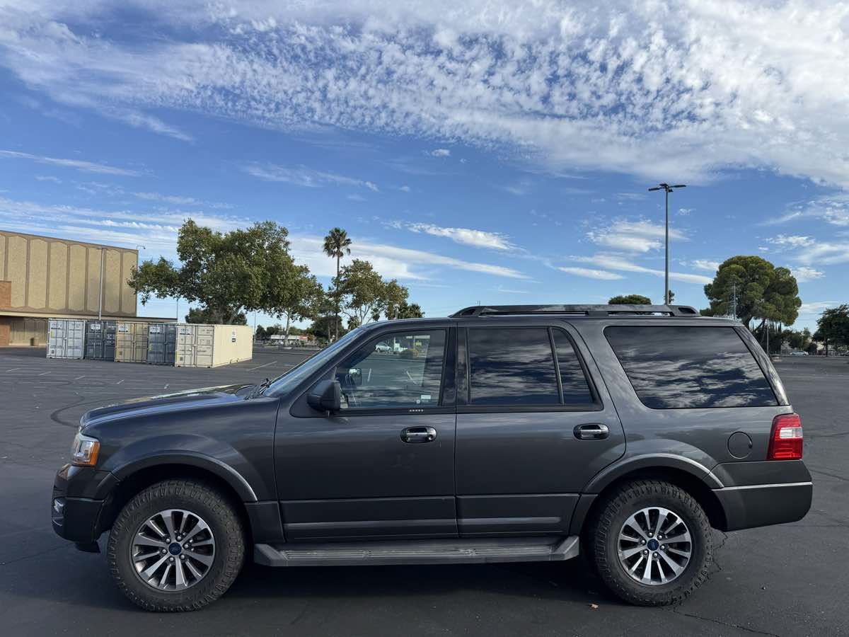 Used 2017 Ford Expedition XLT AWD/4WD image 4