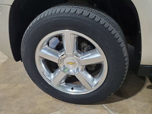 Used 2011 Chevrolet Suburban LTZ AWD/4WD image 42
