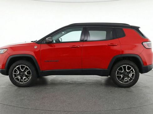 Used 2025 Jeep Compass Trailhawk AWD/4WD image 5