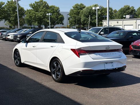 Used 2023 Hyundai Elantra Limited w/ Cargo Package FWD image 3