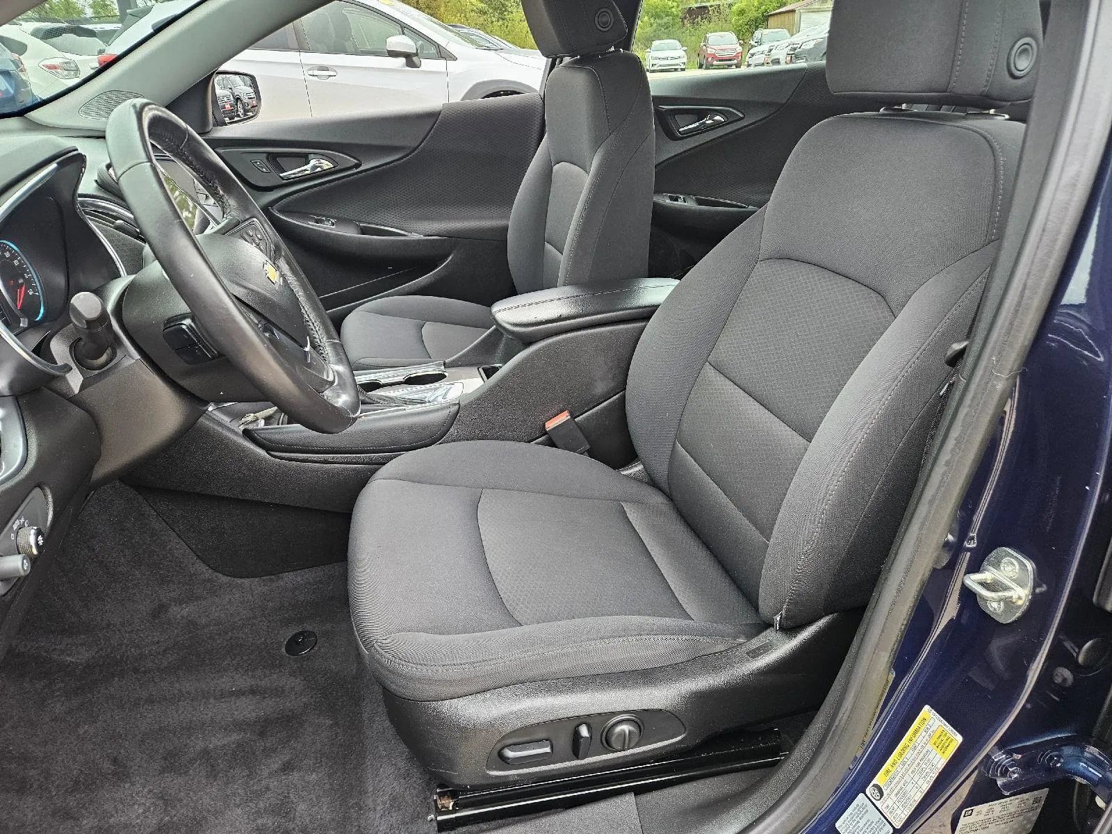 Used 2017 Chevrolet Malibu LT FWD image 13