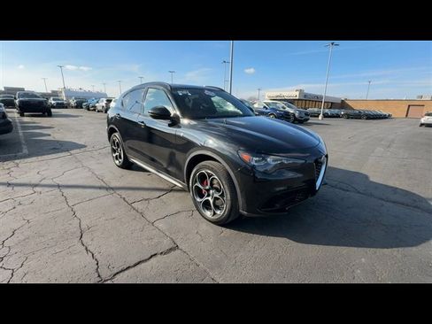 Used 2024 Alfa Romeo Stelvio Ti image 2