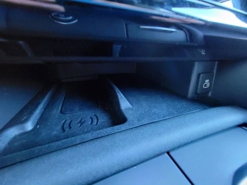 Used 2024 Land Rover Discovery Dynamic SE image 39