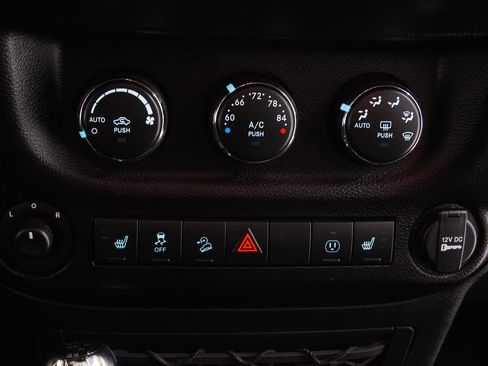 Used 2015 Jeep Wrangler Altitude image 25