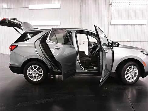 Used 2023 Chevrolet Equinox LT image 31