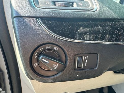 Used 2020 Dodge Grand Caravan SXT FWD image 15