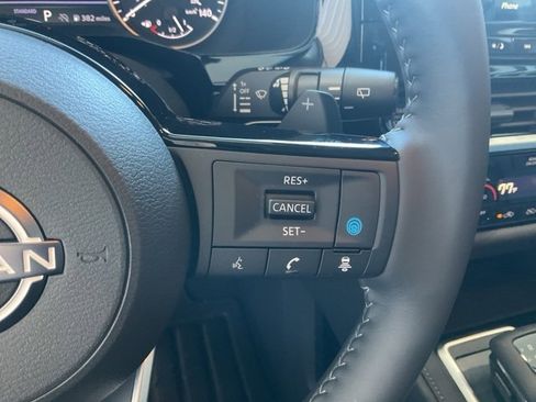 Used 2025 Nissan Pathfinder SL image 11