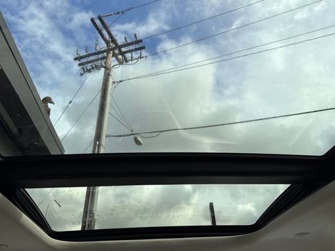 Used 2017 Chrysler Pacifica Limited image 55