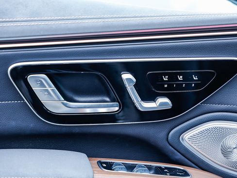 Used 2023 Mercedes-Benz EQS 580 580 image 22