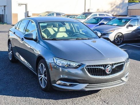 Used 2019 Buick Regal Essence image 3