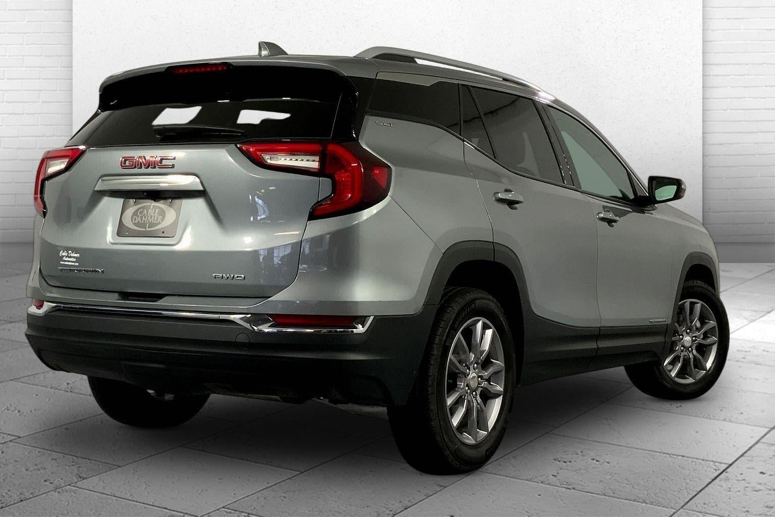 Used 2023 GMC Terrain SLT AWD/4WD image 14