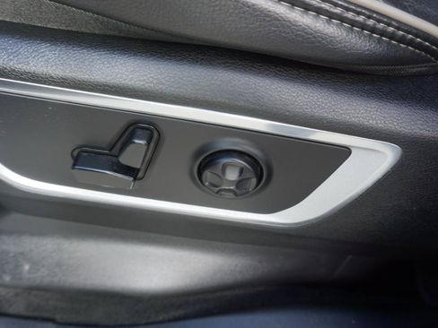 Used 2019 RAM 1500 Laramie AWD/4WD image 18