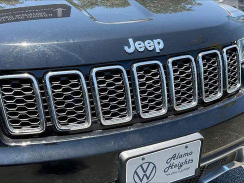 Used 2017 Jeep Grand Cherokee Limited image 31