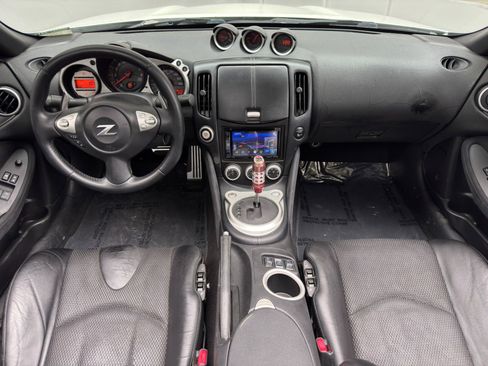 Used 2010 Nissan 370Z Touring RWD image 11