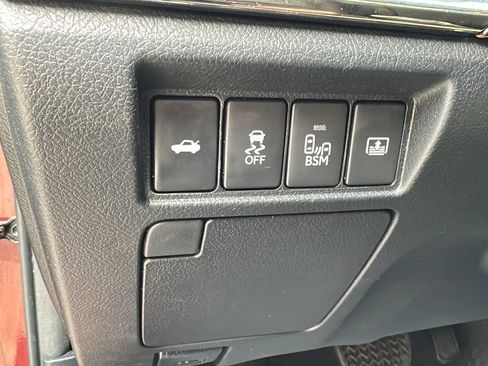 Used 2013 Toyota Avalon Limited image 31