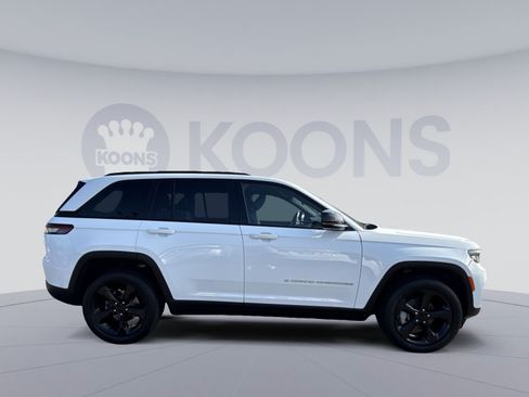 Used 2024 Jeep Grand Cherokee Limited w/ Black Appearance Package AWD/4WD image 8