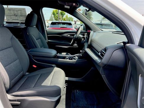 New 2025 Chevrolet Traverse LT w/ Midnight/Sport Edition image 22