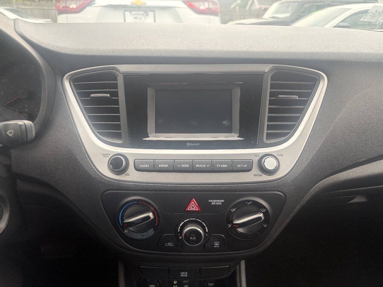 Used 2022 Hyundai Accent SE FWD image 10